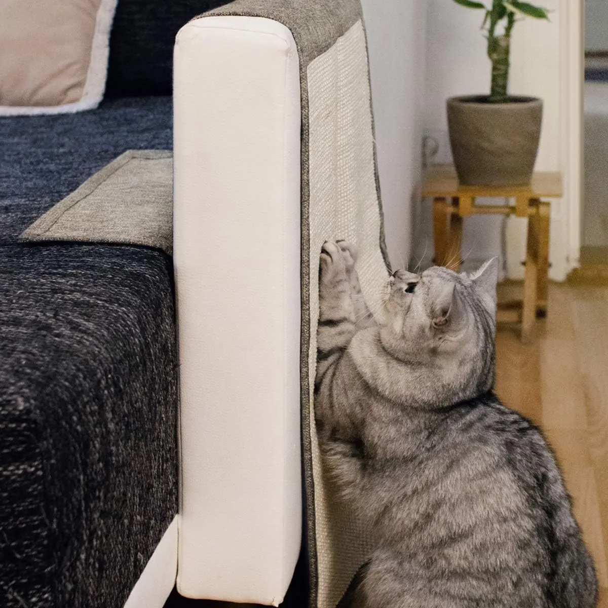 Navaris Cat Scratch Mat Sofa Protector - Natural Sisal Furniture Protector Scratching Pad for Cats - Scratch Carpet for Bed, Chair