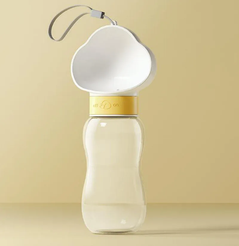 Portable portable cup for dogs and cats to go out for drinking and feeding