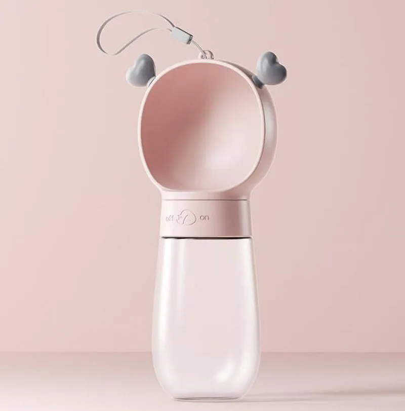 Portable portable cup for dogs and cats to go out for drinking and feeding